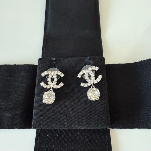 CHANEL women CC crystals earrings Authentic Retail 1500$